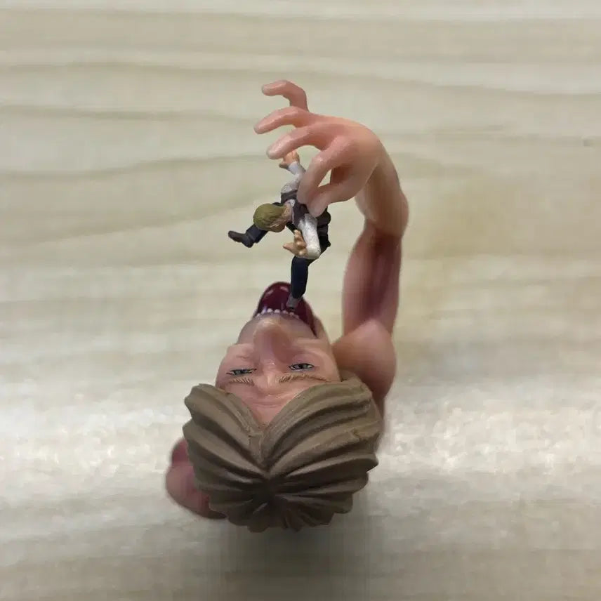 [BUNJANG] Attack on Titan Figure (Eating Scene) / 진격의 거인 피규어 (잡아먹는 장면)