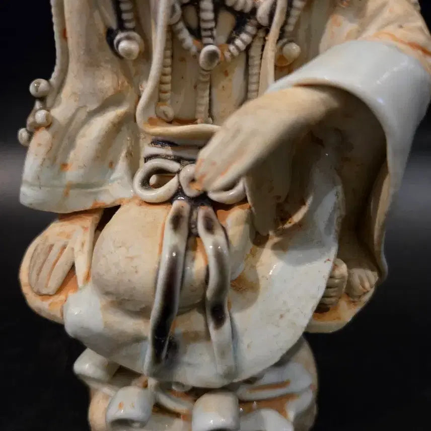 [BUNJANG] Celadon Porcelain Seated Avalokiteśvara Statue / 수월관음 보살 좌상
