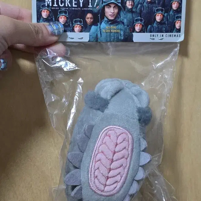 [BUNJANG] Mickey 17 Baby Creeper Plush Doll / 미키 17 베이비크리퍼 인형 판매합니다