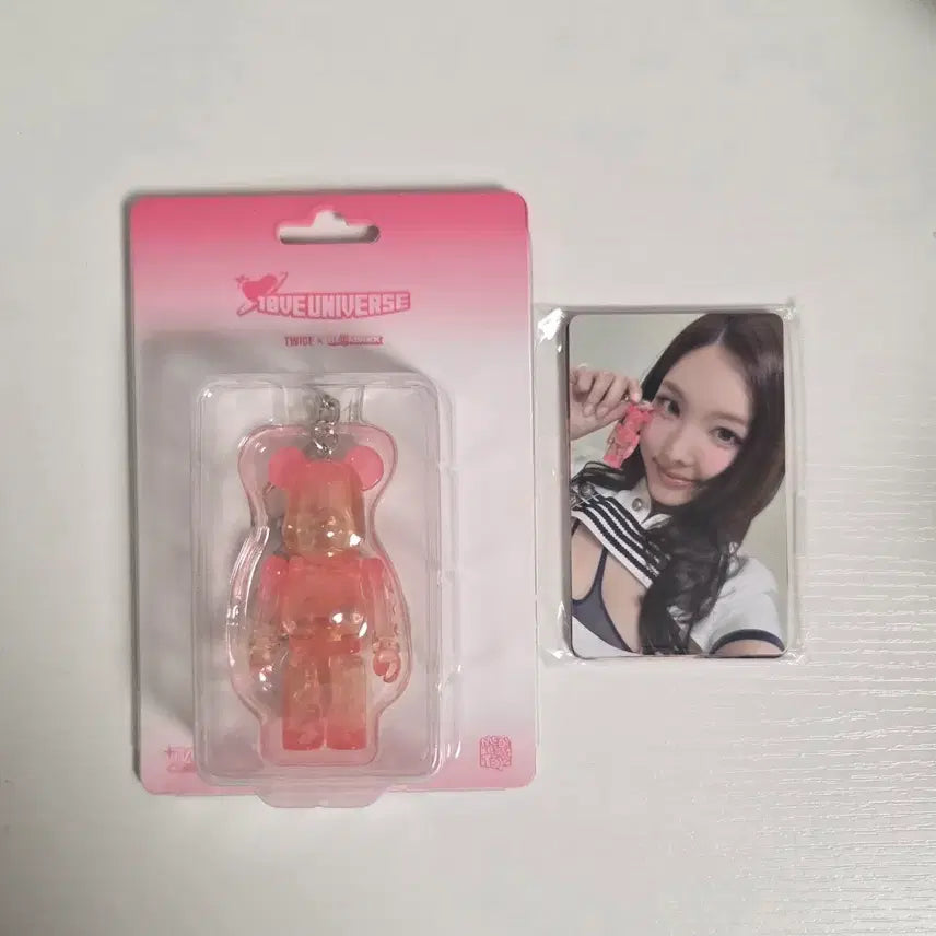 [BUNJANG] TWICE Love Universe Bearbrick Keyring + Photocard Set / 트와이스 러브유니버스 베어브릭 키링 + 포토세트