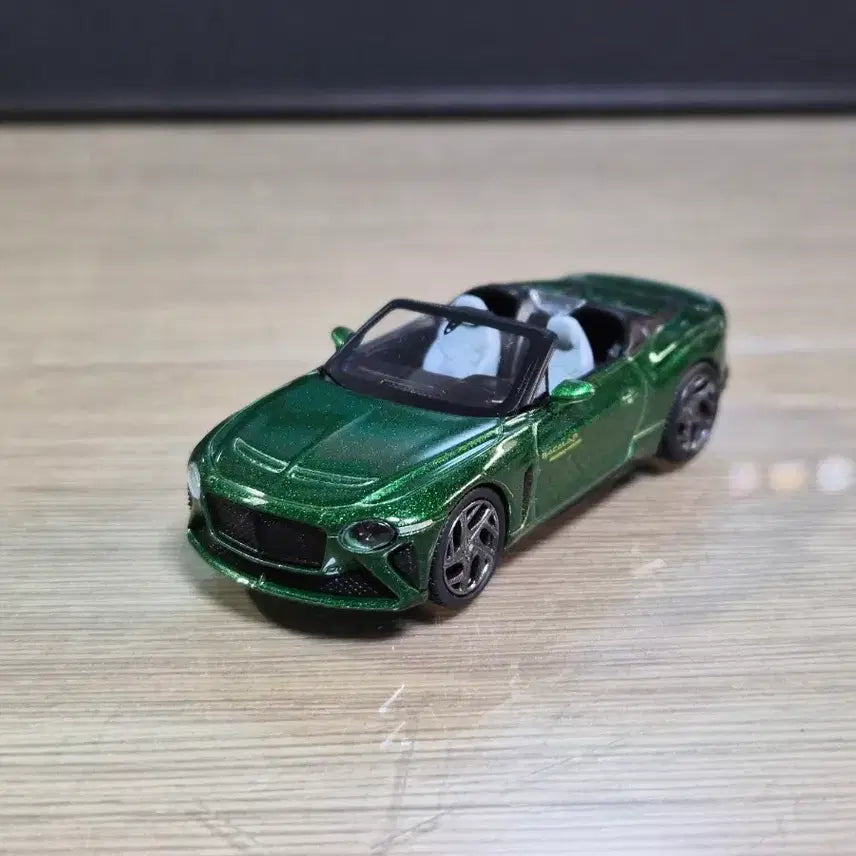 [BUNJANG] Mini GT Bentley Mulliner Bacalar 1:64 Scale Scarab Green (Defective) / 미니지티 벤틀리 뮬리너 바칼라 그린 하자품