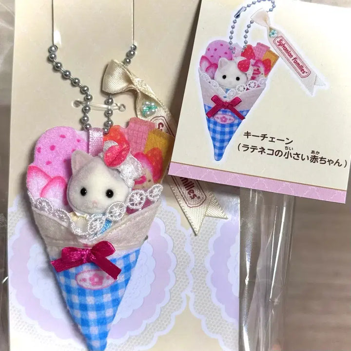 [BUNJANG] Sylvanian Families Kirakira Kuji Last One Prize Happy Sweets Latte Cat Newborn Parfait Keyring / [새상품] 실바니안 키라키라 쿠지 라스트원상 해피스위츠 - 라떼고양이 신생아 파르페 키링
