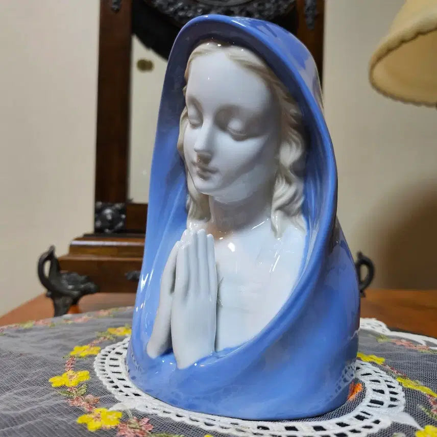 [BUNJANG] 1960s Old Vintage East German Lippelsdorf Porcelain Praying Madonna Figurine / 1960년대 올드 빈티지  독일(동독)산 리펠스도르프 기도하는 포쉐린 성모상.