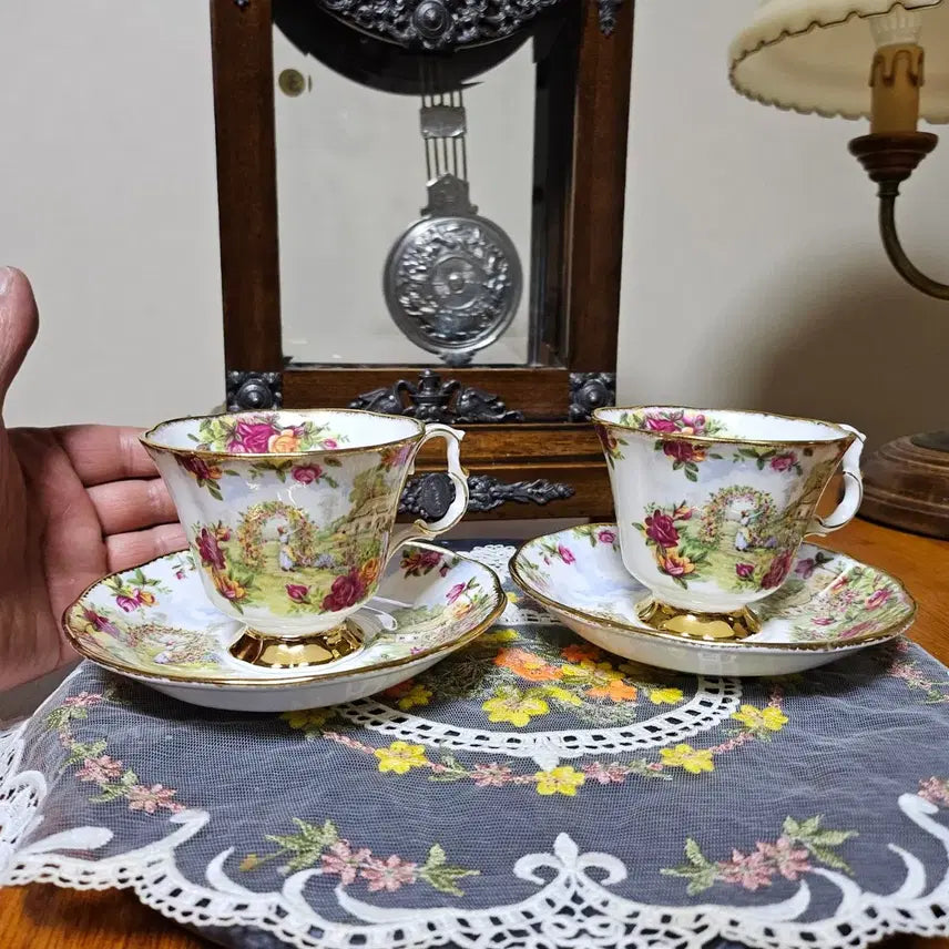 [BUNJANG] Royal Albert Old Country Roses Garden Celebration Tea Cup Set (2-Person) / 1986년 영국산 로얄알버트 올드 컨트리로즈 가든 셀레브레이션 티컵 2인조.