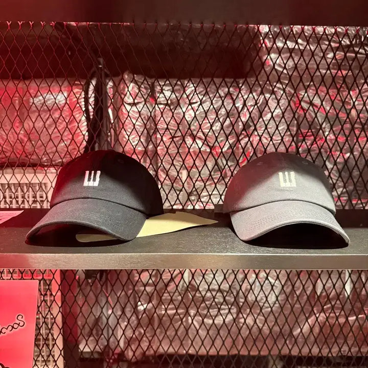 [BUNJANG] BIGBANG 20th Anniversary Media Exhibition Baseball Cap (Piano Black) / 블랙) 빅뱅 20주년 기념 미디어 전시회 베이스볼 캡 피아노