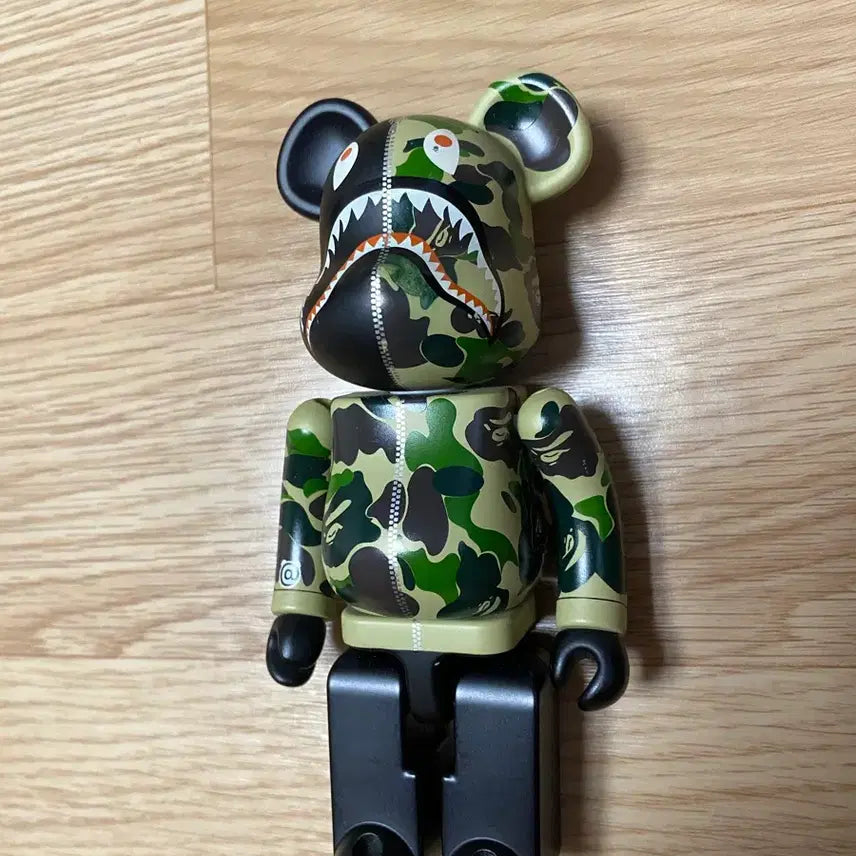 [BUNJANG] Bearbrick BAPE Camo Shark Die-cast 200% / 베어브릭 베이프 카모샤크 초합금 200% 팝니다