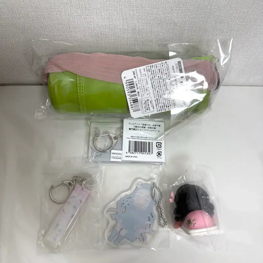 [BUNJANG] Demon Slayer Nezuko Pen Pouch &amp; Gacha Figure Set / 귀멸의 칼날 네즈코 펜 파우치 전집중전 원화 대원복 단추 귀멸학원 키링 오네무탄 가챠 피규어