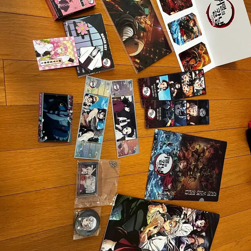 [BUNJANG] Demon Slayer Merchandise Set (Badge, Card, Poster, etc.) / 귀멸의 칼날 굿즈 세트 (뱃지, 카드, 포스터 등)
