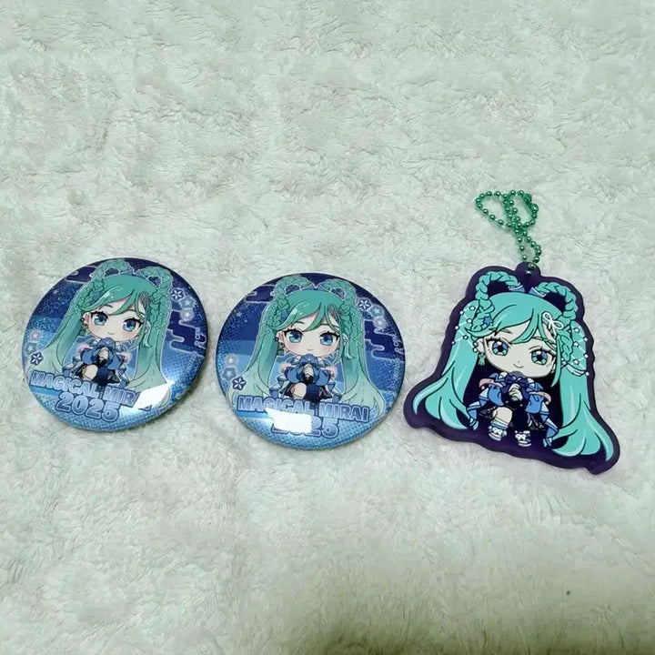 [BUNJANG] Hatsune Miku Keychain &amp; Can Badge Set / 미쿠 키링, 캔뱃지