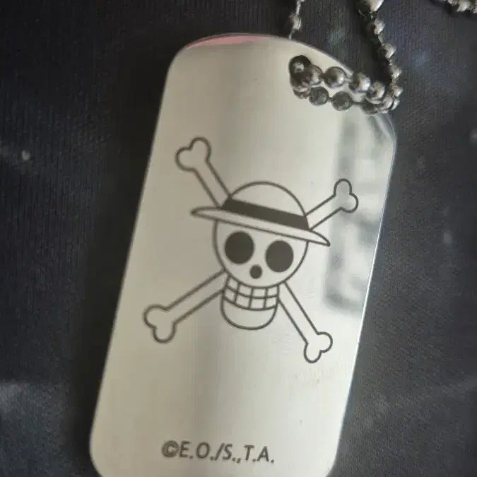 [BUNJANG] One Piece Monkey D. Luffy Wanted Poster Necklace / 원피스 몽키 D 루피 현상 수배 목걸이