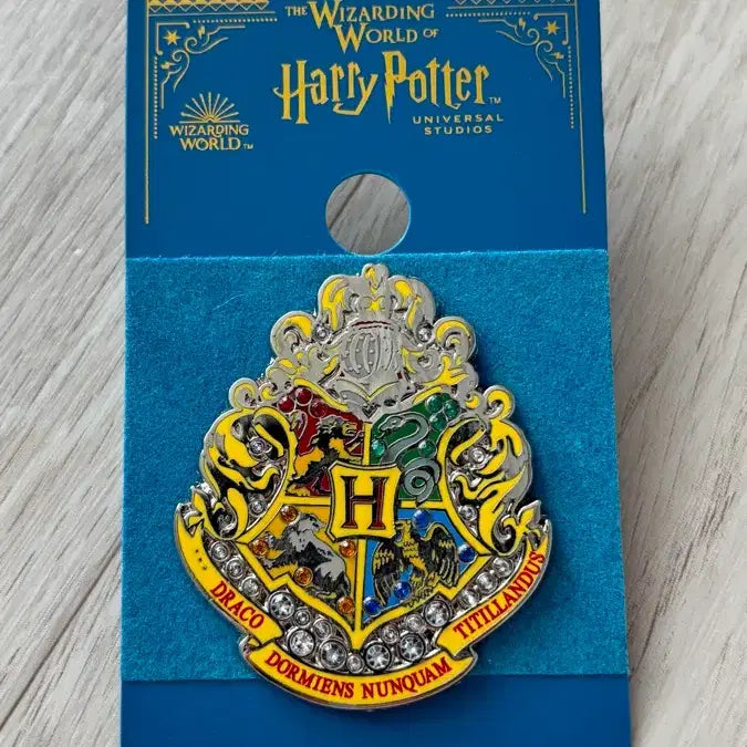 [BUNJANG] Harry Potter Hogwarts House Badge Universal Studios / 해리포터 호그와트 기숙사 뱃지 유니버셜 스튜디오