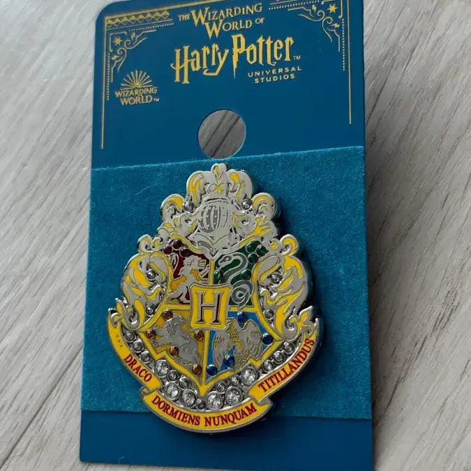 [BUNJANG] Harry Potter Hogwarts House Badge Universal Studios / 해리포터 호그와트 기숙사 뱃지 유니버셜 스튜디오