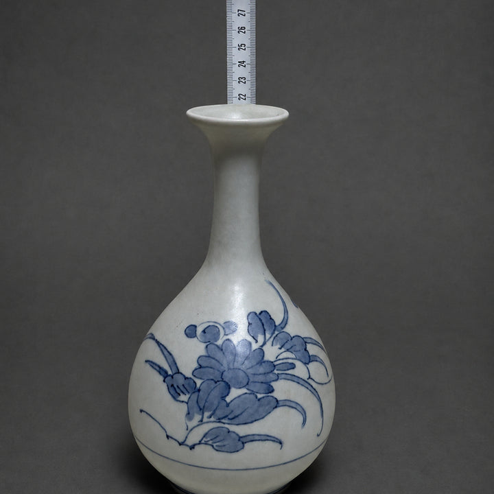 [BUNJANG] Joseon Dynasty Style Blue-and-White Porcelain Vase with Floral Design / 청화백자 초화문 장경 주병 + 목제 보관함