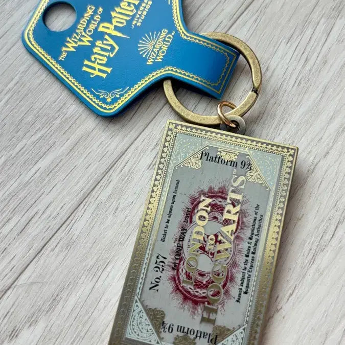 [BUNJANG] Harry Potter Platform 9 3/4 Keychain Universal Studios / 해리포터 9와 4분의 3 승강장 키링 유니버셜 스튜디오