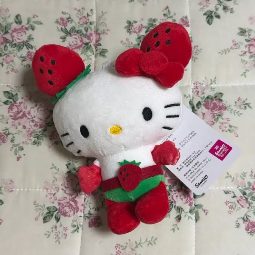 [BUNJANG] Sanrio Ichigo Man Strawberry Kitty Mascot Charm / 오늘만2.4:) 고전 이치고맨 키티 마스코트 팝니다
