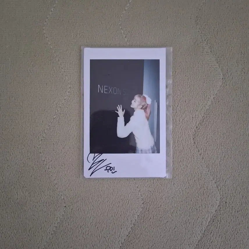 [BUNJANG] STAYC Sumin Autographed Polaroid / 스테이씨 수민 친필 싸인 폴라 폴라로이드 판매합니다.