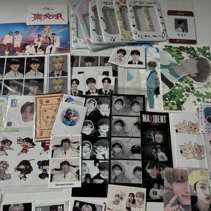 [BUNJANG] Stray Kids Merchandise Bundle (Album, Stickers, Photo Cards, Holder) / 스트레이키즈 스키즈 굿즈 엠디 비공굿 앨범 포카 일괄 양도 처분