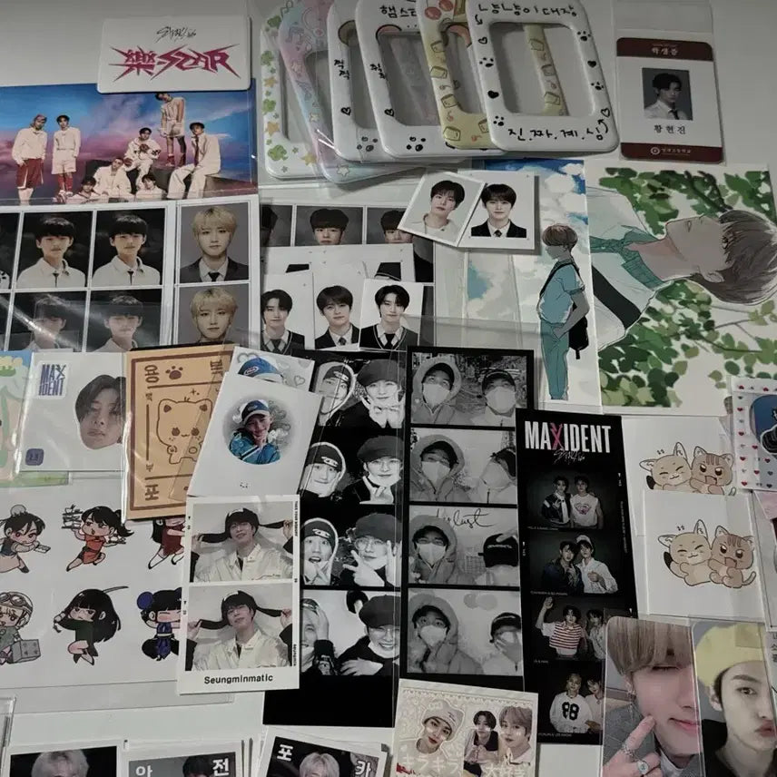 [BUNJANG] Stray Kids Merchandise Bundle (Album, Stickers, Photo Cards, Holder) / 스트레이키즈 스키즈 굿즈 엠디 비공굿 앨범 포카 일괄 양도 처분