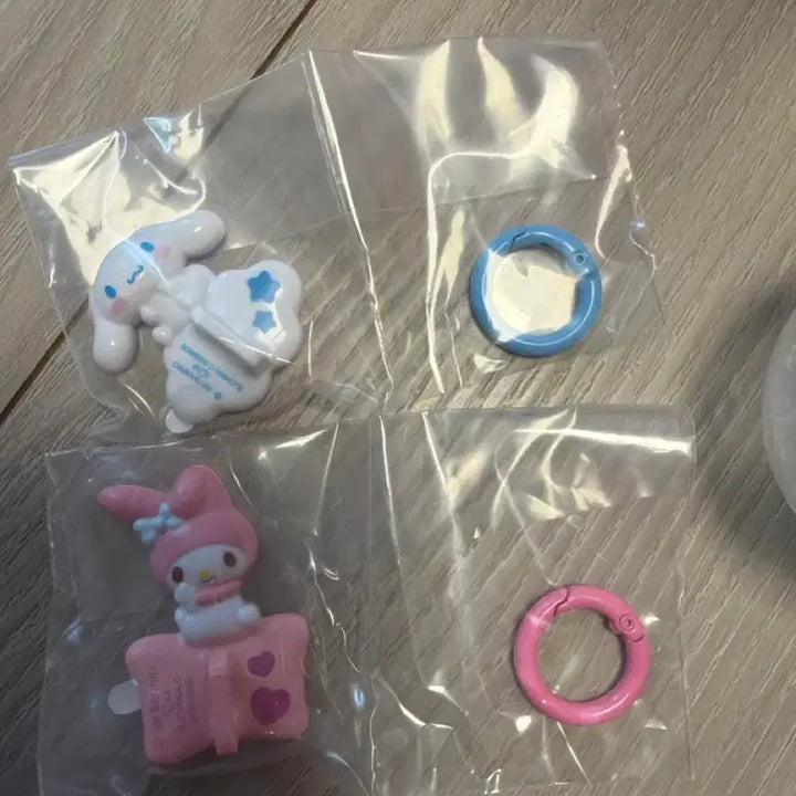 [BUNJANG] Sanrio Hanger Charm Gacha Cinnamoroll, My Melody / 산리오 행거 고리 가챠 시나, 마멜