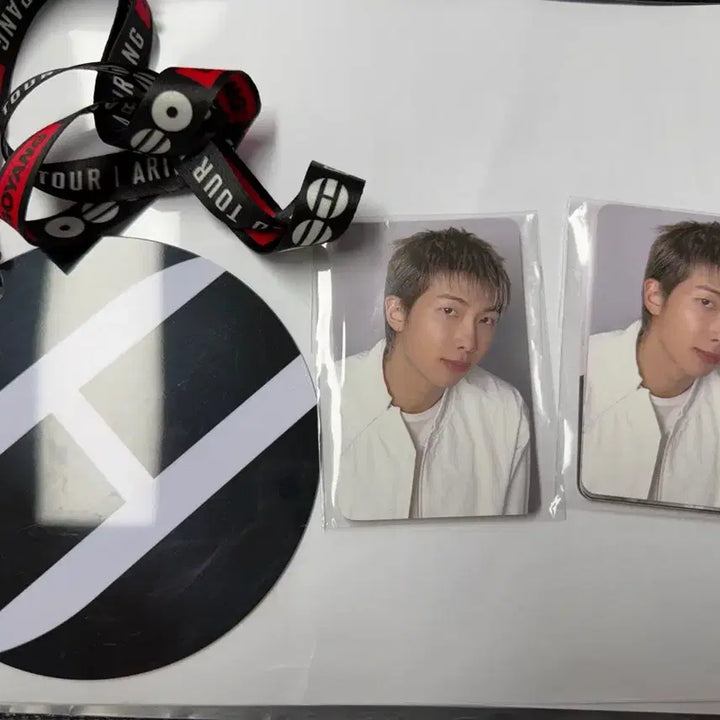[BUNJANG] Arirang Cat Concert Sound Check Necklace &amp; ARMY Membership Photocard Bundle Set / 아리랑 고양 콘서트 사첵목걸이 아미멤버십포카