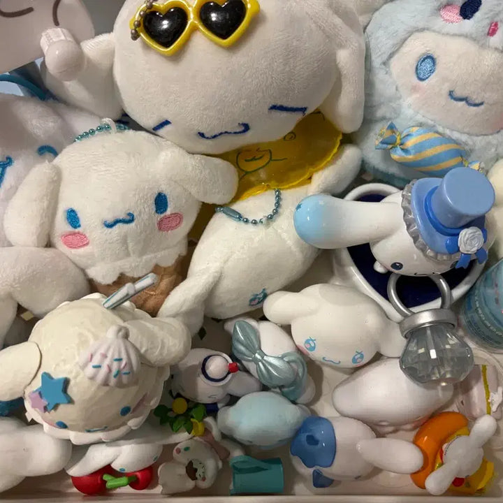[BUNJANG] Cinnamoroll Goods Bundle / 시나모롤 굿즈 싸게 판매합니다 (폰 거치대 인형 키링 피규어 가챠 텀블러 등)