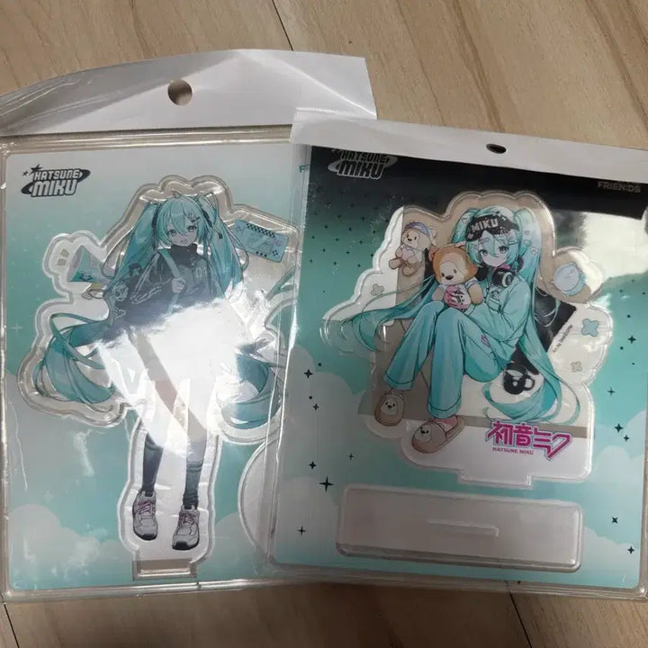 [BUNJANG] Hatsune Miku SPAO Collaboration Acrylic Stand / 하츠네 미쿠 스파오 콜라보 아크릴 스탠드