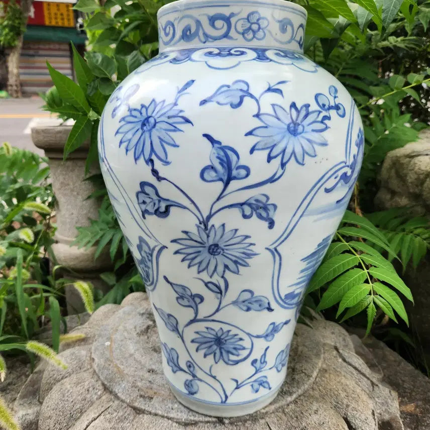 [BUNJANG] Celadon Porcelain Landscape Vase (Large) / 청화백자 산수문 항아리 준(충)(백자청화산수문호)