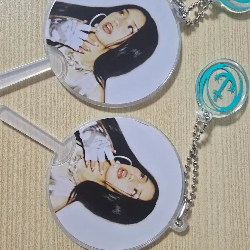 [SOLD OUT] [BUNJANG] Katseye Sophia Mini Uchiwa / 캣츠아이 katseye 팝업 소피아 미니 우치와 원가 이하 양도 판매