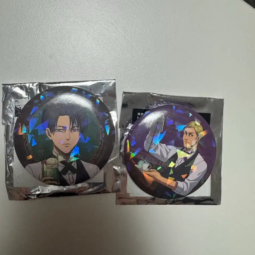[BUNJANG] Attack on Titan Levi Erwin Trading Hologram Can Badge Set / 진격거 리바이 엘빈 트레이딩 캔뱃지 홀로그램 판매합니다