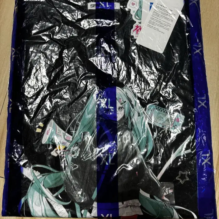 [BUNJANG] SPAO x Hatsune Miku Black T-Shirt (XL) / 스파오 하츠네 미쿠 블랙 반팔 티셔츠 (xl)