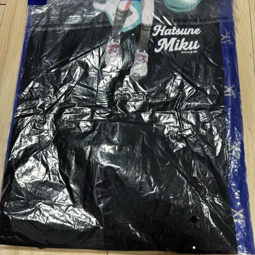 [BUNJANG] SPAO x Hatsune Miku Black T-Shirt (XL) / 스파오 하츠네 미쿠 블랙 반팔 티셔츠 (xl)