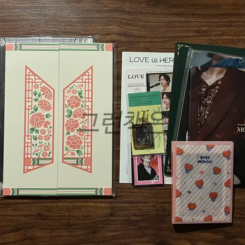 [BUNJANG] BTS Taehyung Flip Photo Set + Unofficial Goods Bundle / BTS 방탄소년단 태형 플립포토 + 비공굿 일괄