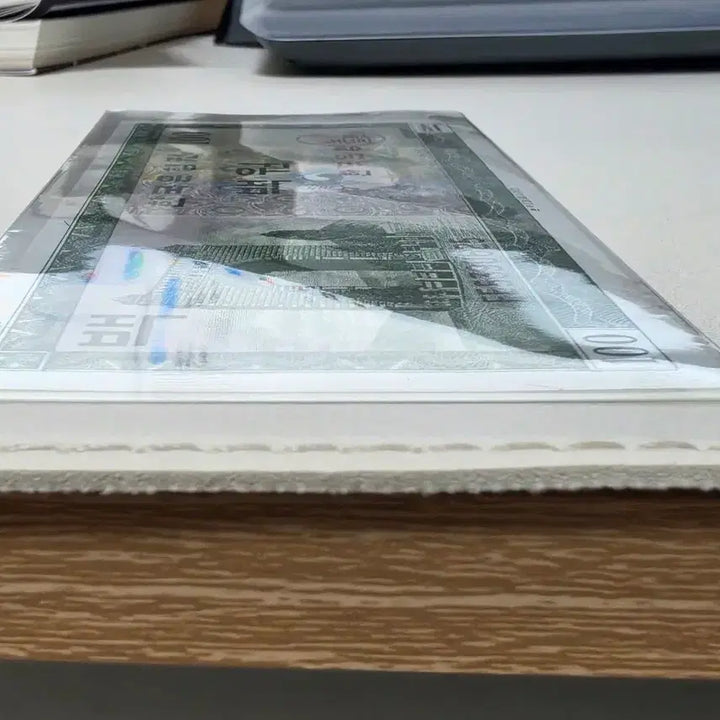 [BUNJANG] Bank of Korea 100 Won Banknotes (English Printing) - Uncirculated (2 Notes) / 영제 백원 미사용 한국은행 지폐 2장