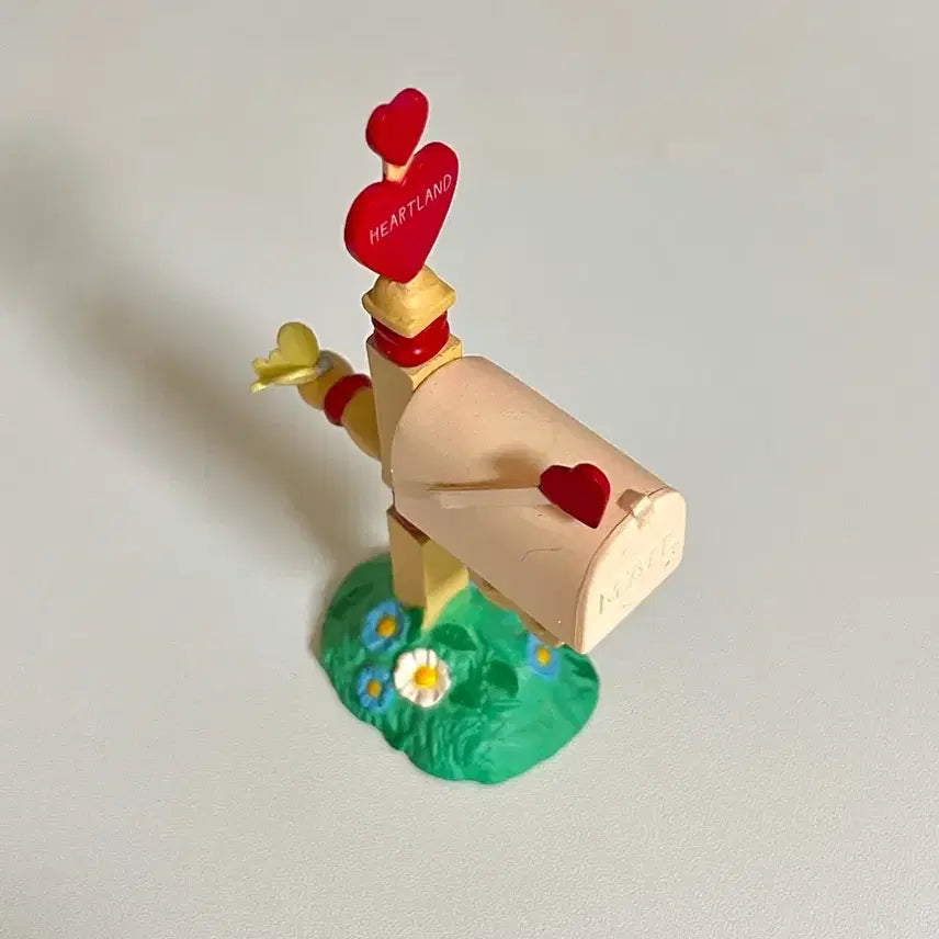 [BUNJANG] Hallmark Heart Mailbox Figurine / [빈티지] 홀마크 하트 우체통 피규어