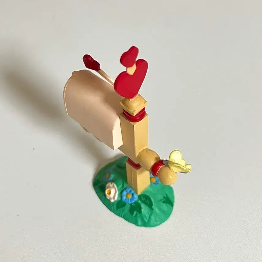 [BUNJANG] Hallmark Heart Mailbox Figurine / [빈티지] 홀마크 하트 우체통 피규어