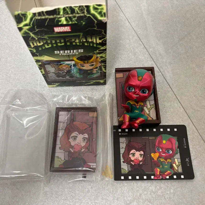 [BUNJANG] Pop Mart Marvel Vision Photo Frame Figure / 팝마트 마블 포토프레임 비전 피규어