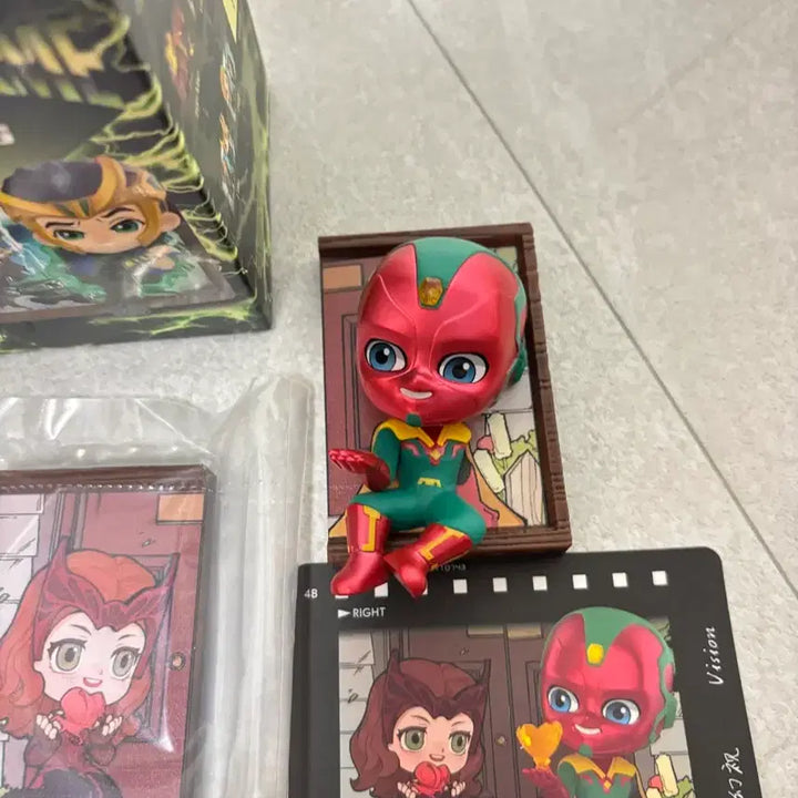 [BUNJANG] Pop Mart Marvel Vision Photo Frame Figure / 팝마트 마블 포토프레임 비전 피규어