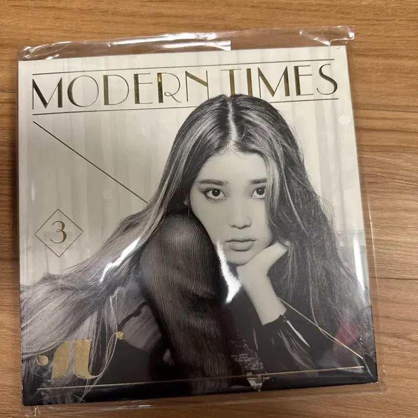 [BUNJANG] IU Modern Times 3rd Album / 아이유 앨범 MODERN TIMES 3집