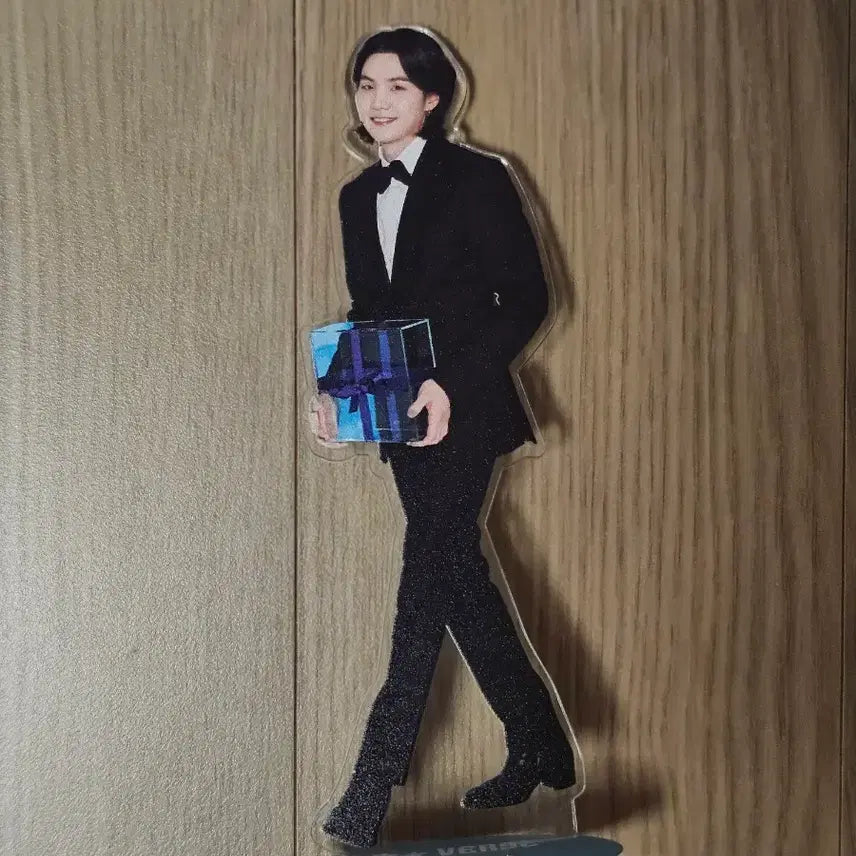 [BUNJANG] BTS Suga Bverse Tuxedo Acrylic Stand / BTS 방탄소년단 슈가 턱시도 Bverse 비버스 아크릴스탠드
