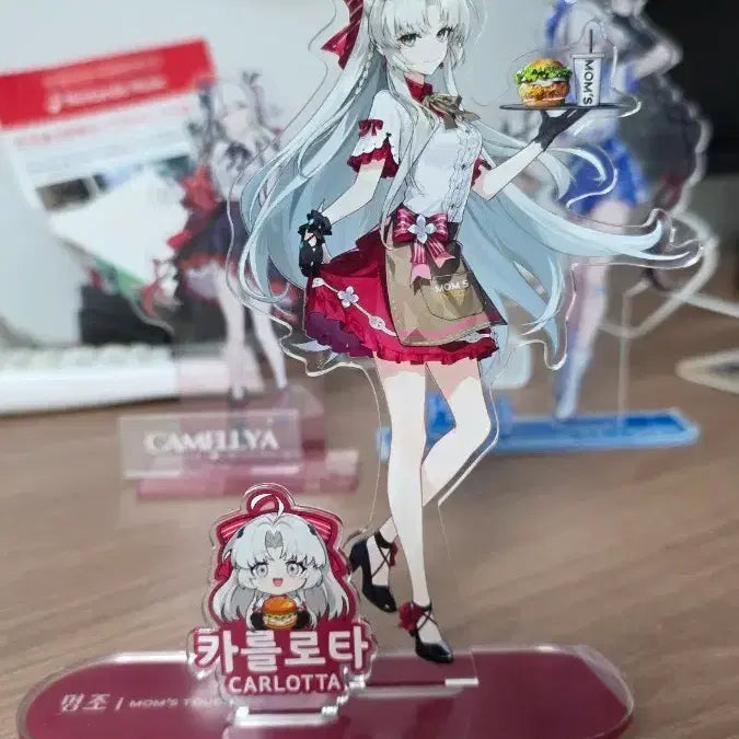 [BUNJANG] Moms x Myungjo Carlotta Acrylic Stand / 맘스 명조 콜라보 카를로타 아크릴 스탠드