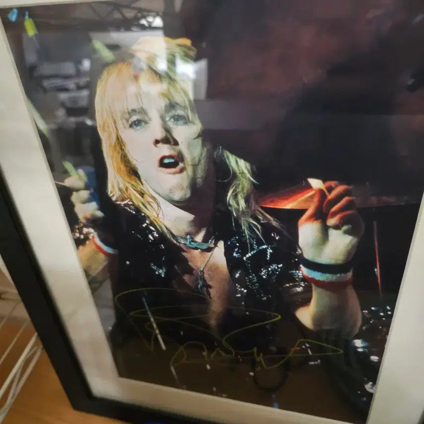 [BUNJANG] Queen Brian May Roger Taylor Autographed Item / 퀸 브라이언 메이, 로저 테일러 친필싸인 팝니다.