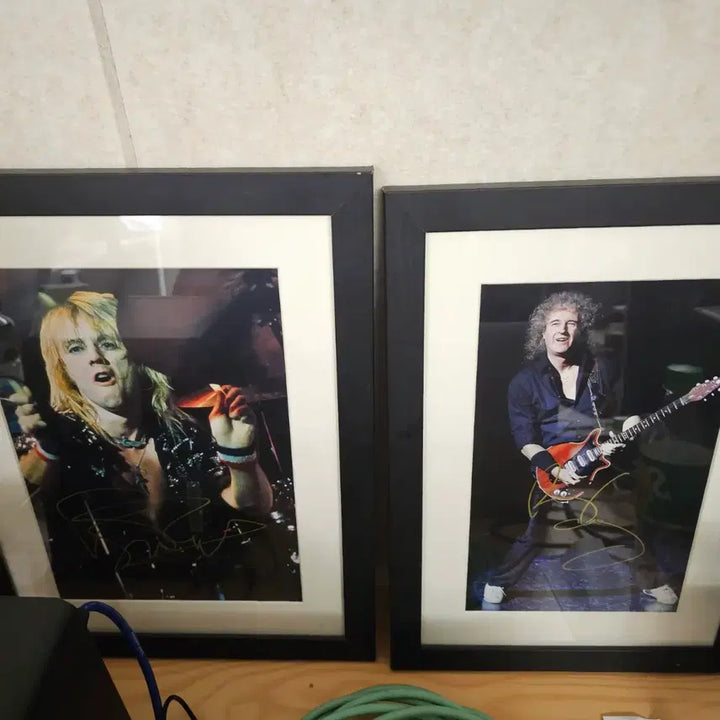 [BUNJANG] Queen Brian May Roger Taylor Autographed Item / 퀸 브라이언 메이, 로저 테일러 친필싸인 팝니다.