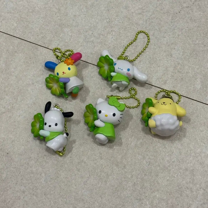 [BUNJANG] Sanrio Characters Four-Leaf Clover Mascot Gacha Set (5 Types) / 산리오 캐릭터즈 네잎클로버 마스코트 가챠 5종 세트