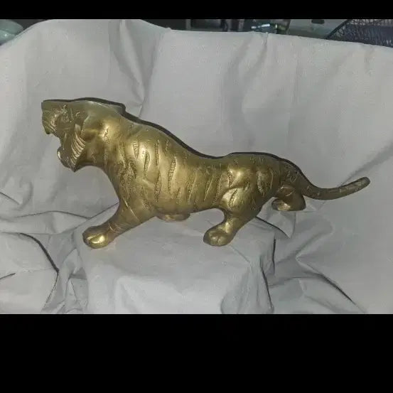 [BUNJANG] Large Brass-Colored Tiger Sculpture 42cm / 대형 황동빛 호랑이 조각상 42cm 1.7kg 풍수.인테리어 장식품