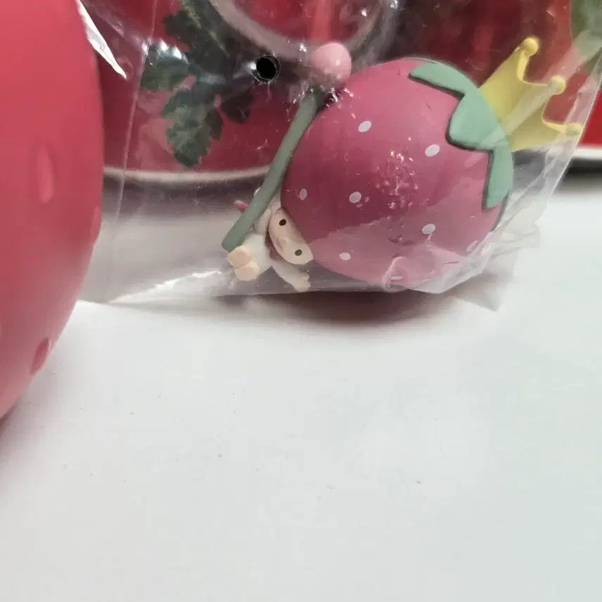 [BUNJANG] Sanrio Strawberry Figure / 산리오 딸기 피규어