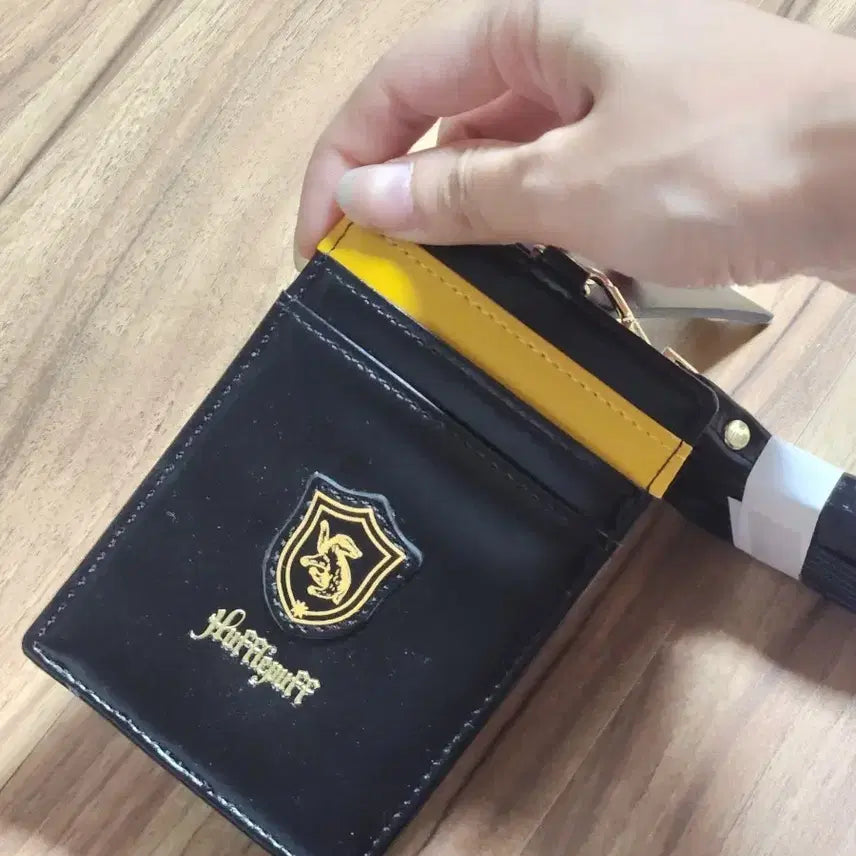 [BUNJANG] Harry Potter Hufflepuff Card Holder / 해리포터 후풀푸프 카드지갑 새상품