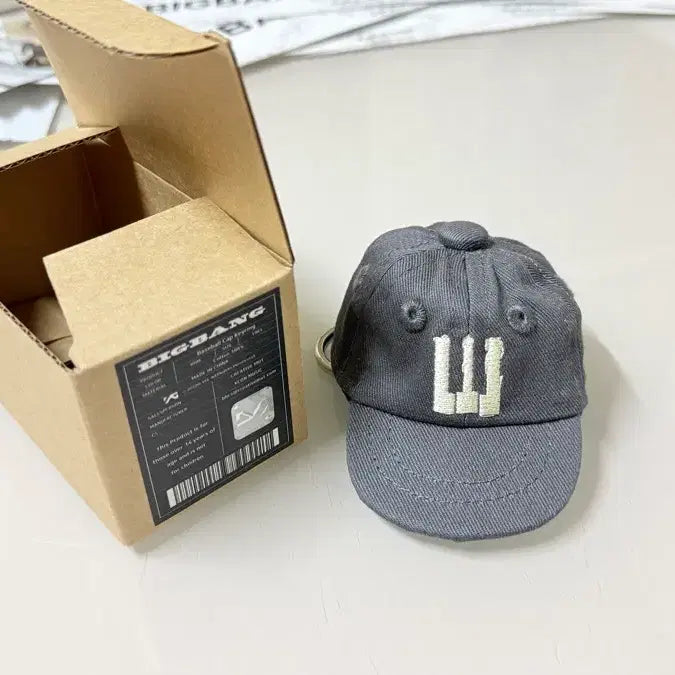 [BUNJANG] BIGBANG 20th Anniversary Main Exhibition Cap Keyring (Unused) / 빅뱅 20주년 메인 전시 MD 캡모자 키링 (미사용)