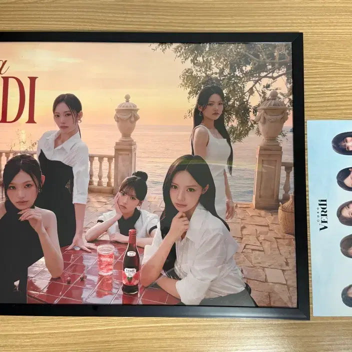 [BUNJANG] Resene CasaVerdi Poster and Pamphlet with Frame / 리센느 카사베르디 포스터,팜플렛 팝니다
