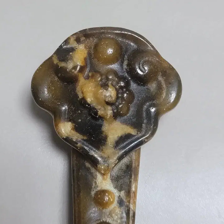[BUNJANG] Jade Carving Ornament with Tiger Stripe Pattern / 호피무닉 여의 옥조각