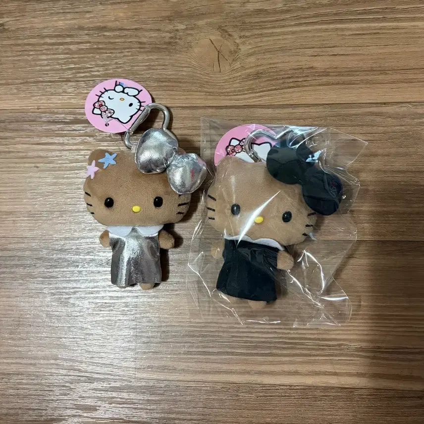[BUNJANG] Sanrio Hello Kitty Tanned Mini Dolls (Bundle Set) / 새상품)태닝 키티 헬로키티 미니 인형2개 일괄